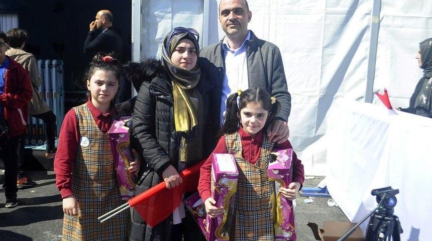 Suriyeli &Ccedil;ocuklar G&ouml;zyaşları İ&ccedil;erisinde Cumhurbaşkanına Koştu