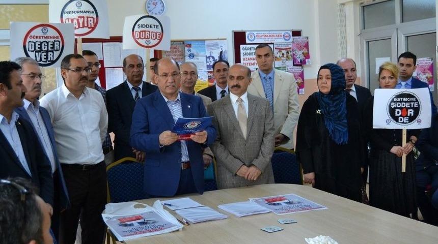 Eğitim-bir-sen&rsquo;den Performans Taslağı Ve Şiddet Olaylarına İmza Kampanyası