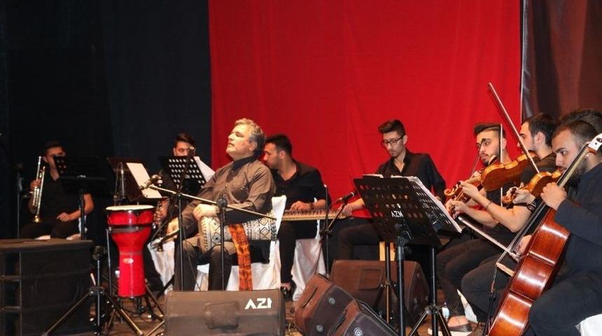 Mozart&rsquo;ın Eserlerini Roman Havasıyla Buluşturdu