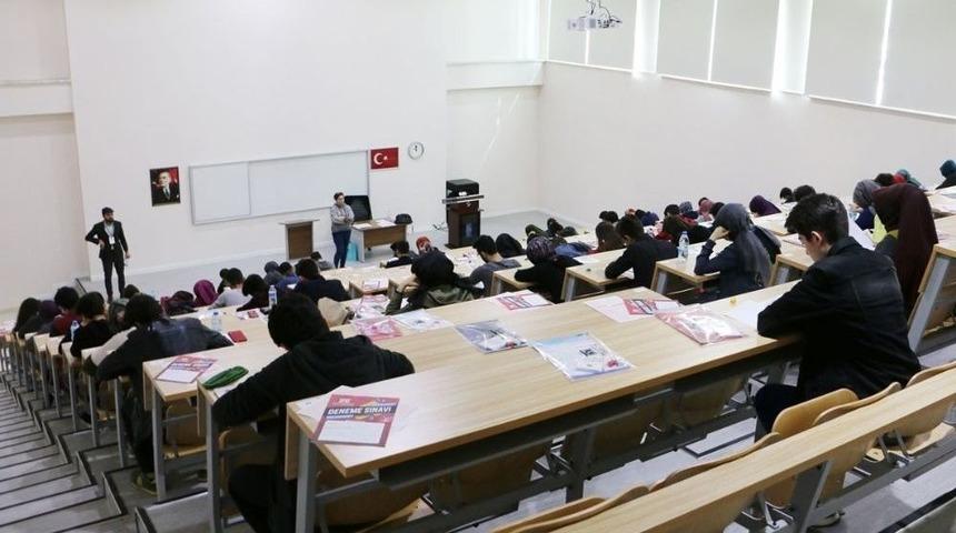 Kto Karatay &Uuml;niversitesinde, &Uuml;niversite Sınavı Provası