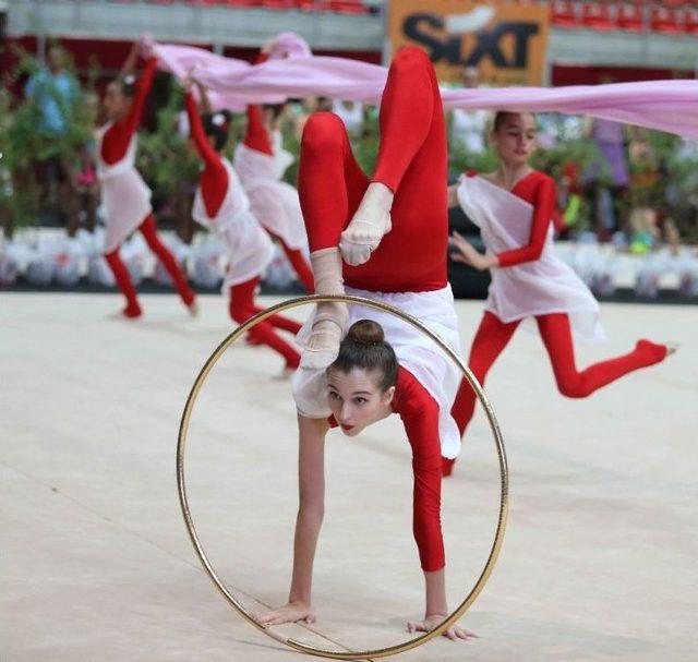 Minik Cimnastikçiler Karşıyaka’da Yarışacak