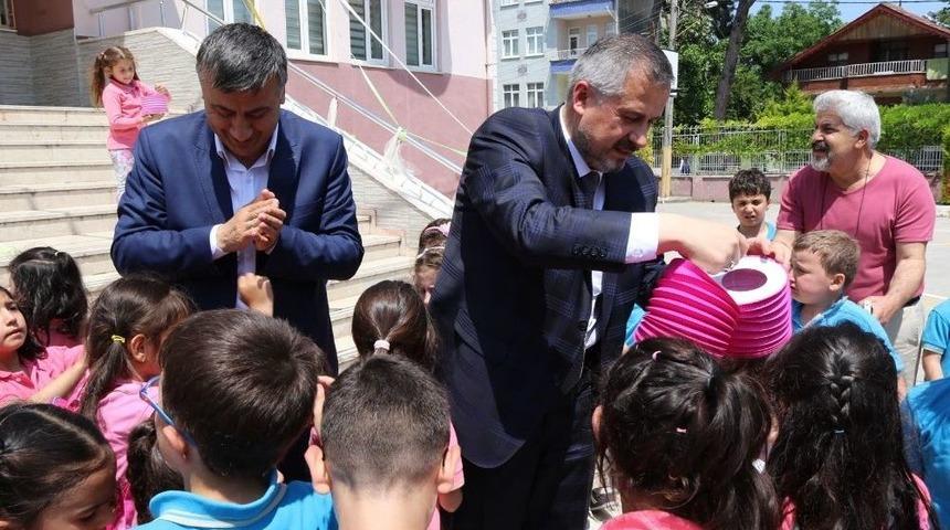 Başkan Kılı&ccedil; &Ouml;ğrencilere Sele Sepet Top Kandil Dağıttı