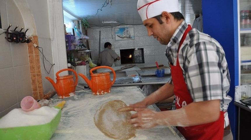 Simav&rsquo;ın Asırlık Tahinli Pidesine İlgi