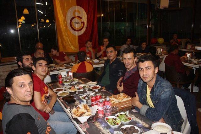 Galatasaraylılar İftarda Bir Araya Geldiler