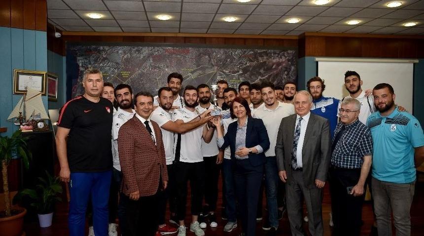 Avcılar&rsquo;da Gen&ccedil;ler Sporla Y&uuml;kselecek