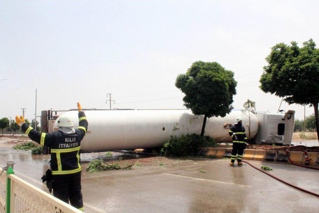 Kilis&rsquo;te Lpg Y&uuml;kl&uuml; Tankerin Soğutma &Ccedil;alışmaları S&uuml;r&uuml;yor