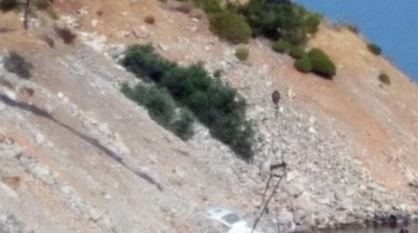 Muğla’da Kamyonet Denize Uçtu: 2 Yaralı