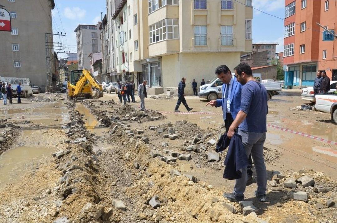 Y&uuml;ksekova&rsquo;da Elektrik Telleri Yer Altına Alınıyor