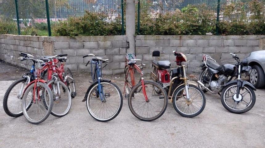 Hırsızlar &Ouml;nce Kameraya, Sonra Polise Yakalandı