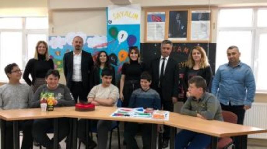 Hastaneden &lsquo;otizm G&uuml;n&uuml;&rsquo; Kutlaması