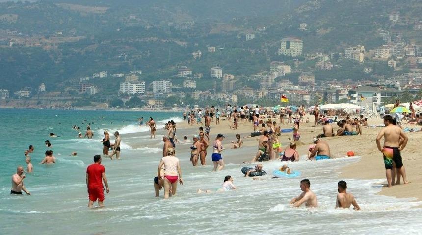 Antalya Nisan&rsquo;a Rekorla Girdi