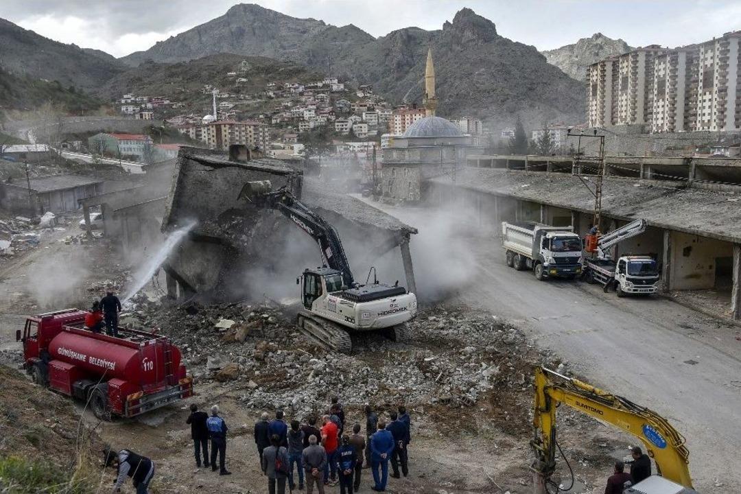 Başkan Avm İ&ccedil;in İlk Kazmayı Kendisi Vurdu