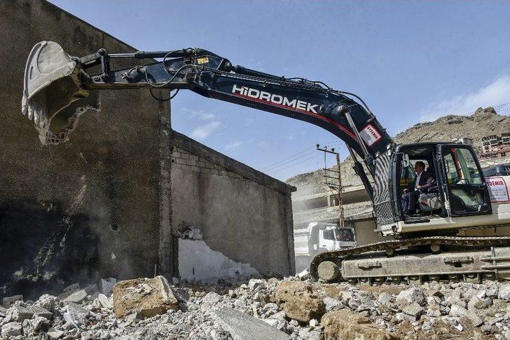 Başkan Avm İçin İlk Kazmayı Kendisi Vurdu G2