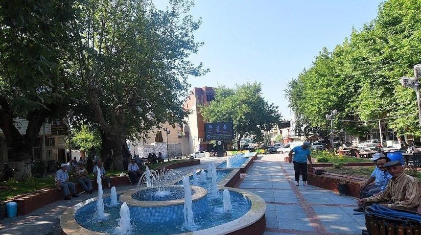 Kemalpaşa’da Mahalleler Meydanları İle Anılıyor