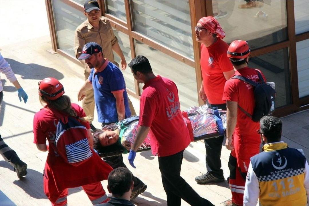 Fethiye&rsquo;de Su Alan Teknedeki 71 &Ouml;ğrenci Kurtarıldı