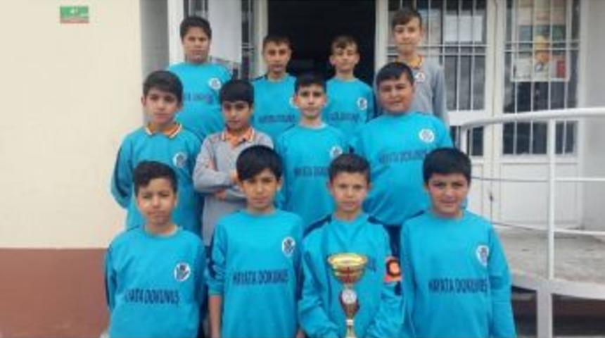 Hentbolda Necatibey Finalde Elendi