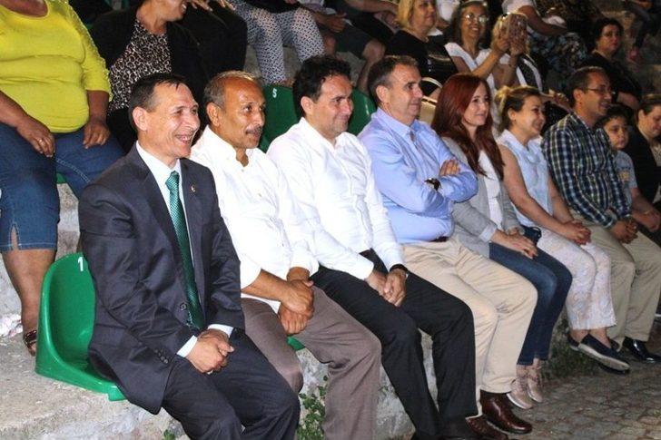 Amfi Tiyatro’da Romanlardan Renkli Gece G1