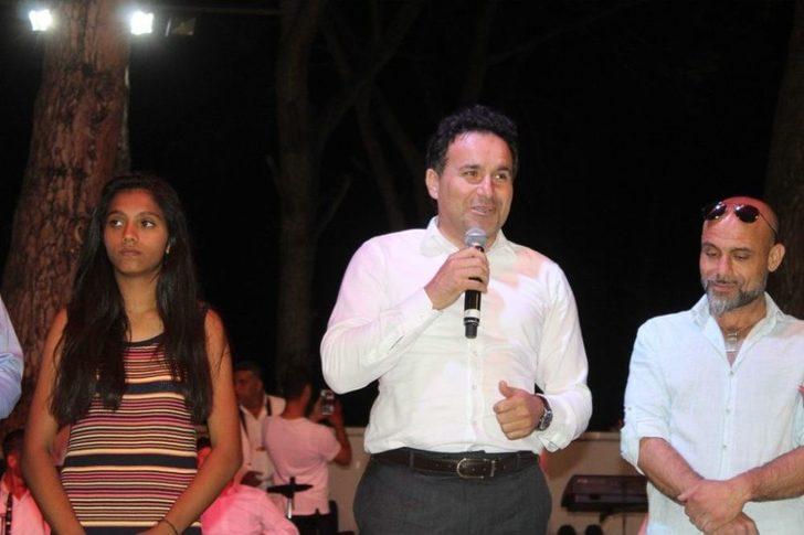 Amfi Tiyatro’da Romanlardan Renkli Gece G3