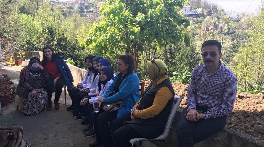 Rize’de Meslek Lisesi Öğrencileri İhtiyaç Sahibi Ailelerle Buluşuyor