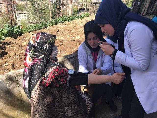 Rize’de Meslek Lisesi Öğrencileri İhtiyaç Sahibi Ailelerle Buluşuyor