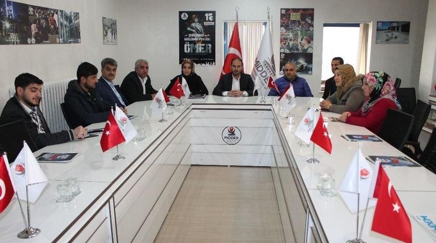 Midder;"bu &Uuml;mmete G&uuml;&ccedil;l&uuml; Ve B&uuml;y&uuml;k T&uuml;rkiye Lazım"