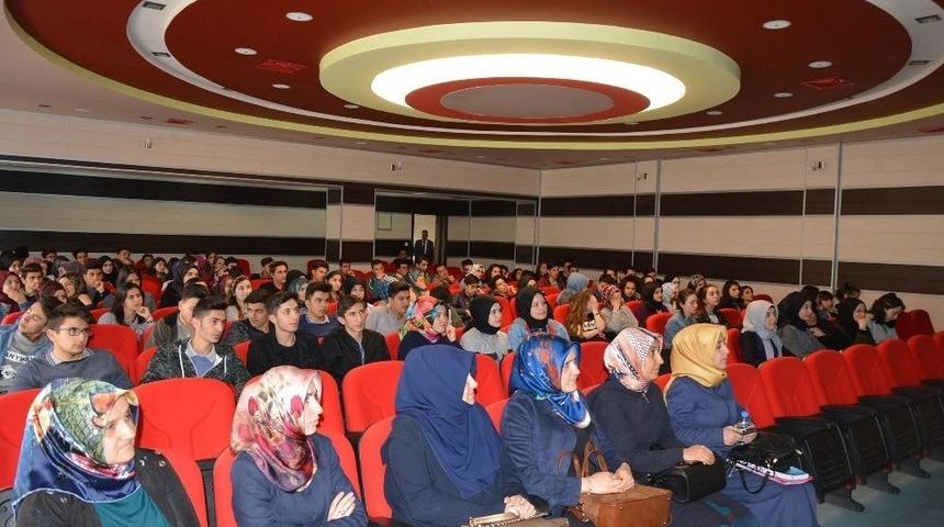 Suşehri&rsquo;nde &rsquo;rol Modellerimiz&rsquo; Adlı Konferans