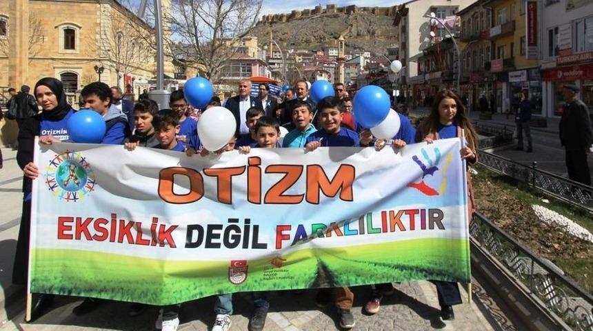 Otizme Farkındalık İ&ccedil;in Y&uuml;r&uuml;d&uuml;ler