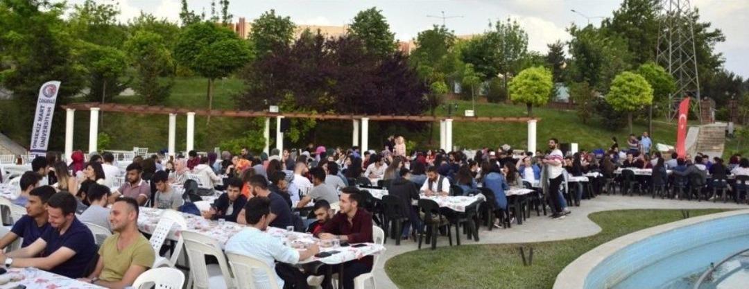 &Ccedil;om&uuml; Ve H&uuml;seyin Akif Terzioğlu Şevkat Yuvası Vakfı İle Her Akşam &Ouml;ğrencilere İftar İkramı