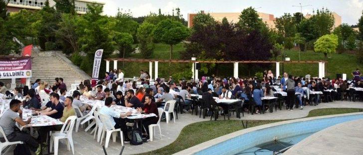 Çomü Ve Hüseyin Akif Terzioğlu Şevkat Yuvası Vakfı İle Her Akşam Öğrencilere İftar İkramı G1