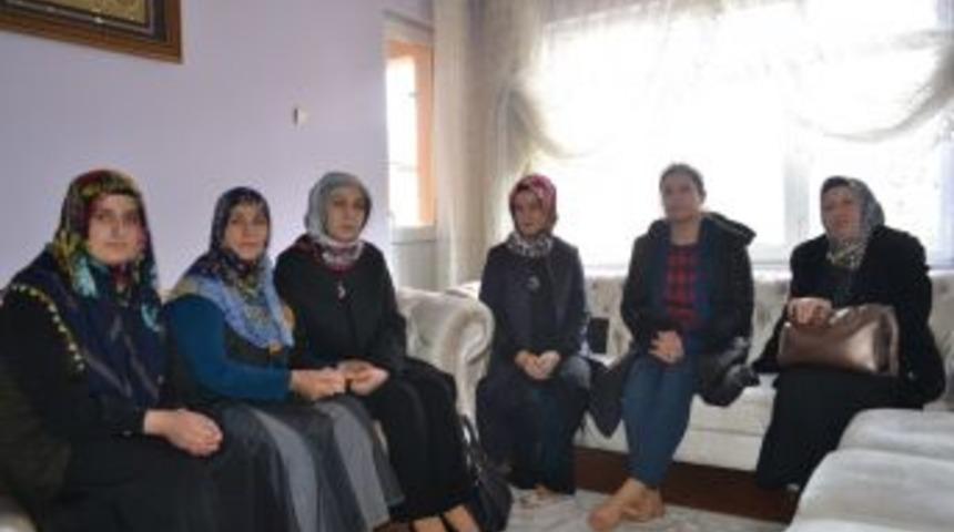 Nilg&uuml;n Azizoğlu Şehit Yakınlarını Yalnız Bırakmıyor