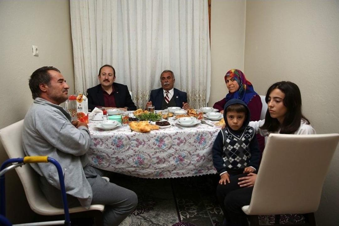 Vali Pehlivan İftarda Delig&ouml;z Ailesine Konuk Oldu