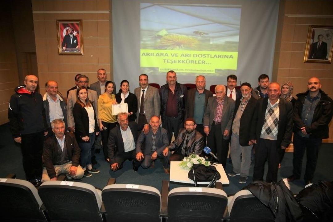 Bayburtlu Arıcılara Arı &Uuml;r&uuml;nlerinin Sağlıkla İlişkisi Anlatıldı