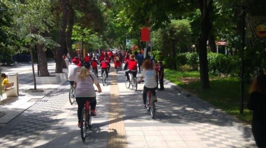 &lsquo;mavi Bisiklet&rsquo; Ve &lsquo;renkli Adımlar Ritim Basketbol&rsquo; Projeleri D&uuml;zenlendi