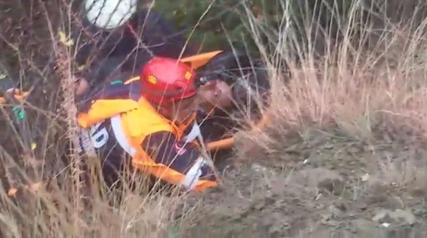 Kontrolden &Ccedil;ıkan Otomobil 25 Metrelik U&ccedil;uruma Yuvarlandı