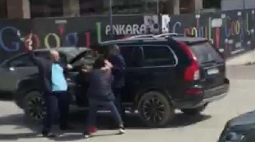 İş Adamı, Evini Soyan Hırsıza Benzettiği Gencin Kafasına Silah Dayadı