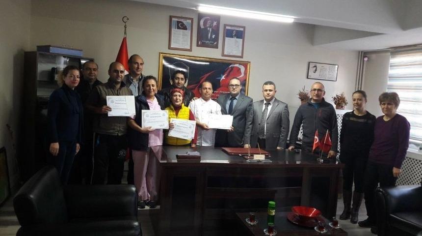 Burhaniye&rsquo;de Pansiyon &Ccedil;alışanlarına M&uuml;d&uuml;r Teşekk&uuml;r&uuml;