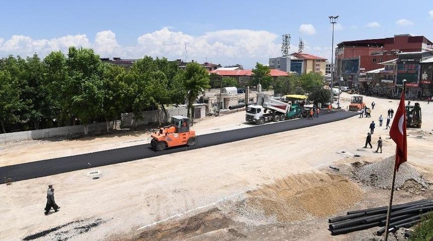 Belediye Meydanında Birinci Kat Asfalt Kaplama &Ccedil;alışmaları Başladı