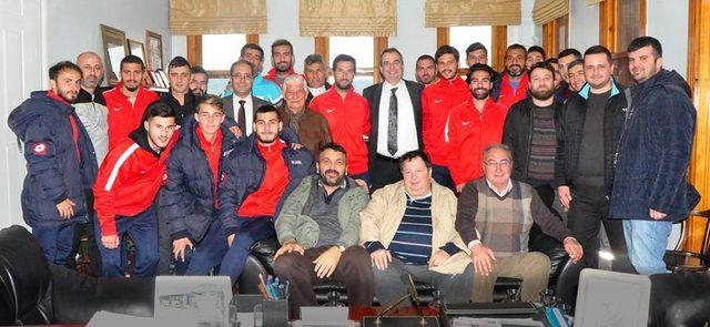 Ayvalıkgücü Belediyespor’dan ‘ümit’ Bebeğe Forma Jesti