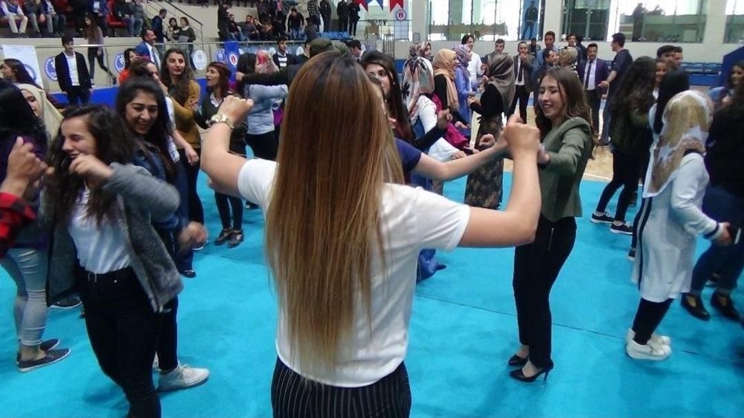 Hakkari &Uuml;niversitesi Tanıtım Ve Kariyer G&uuml;nleri D&uuml;zenledi