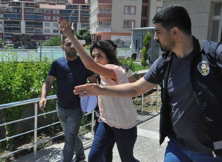 O Kızlar Bu Kez Gazetecilere Saldırdı G3