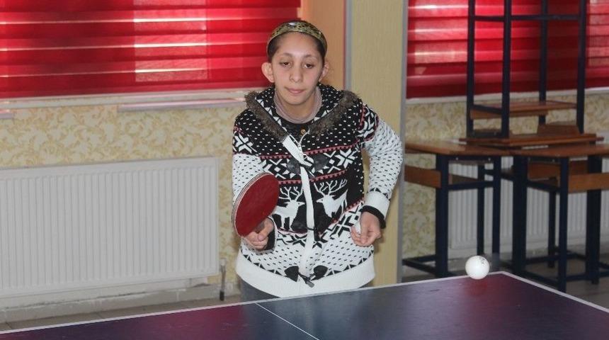 Ağrı&rsquo;da Zihinsel Engelli &Ouml;ğrenciler Masa Tenisi İle Hayata Tutunuyor