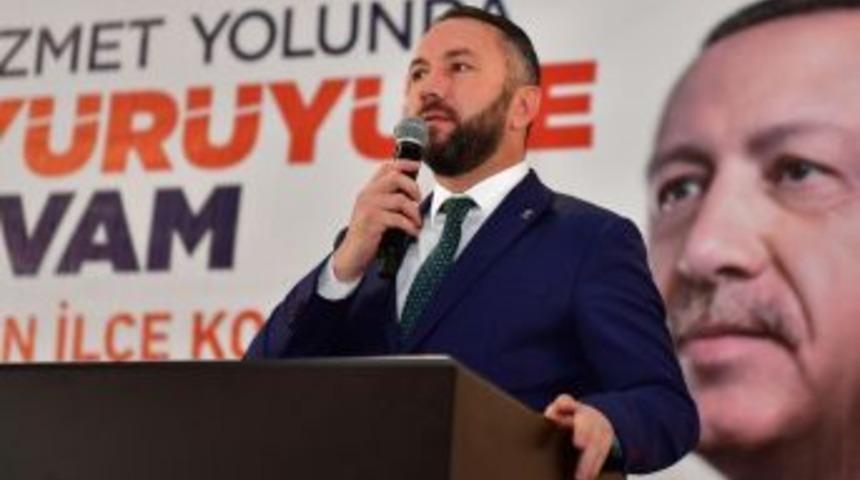 Ak Parti Sahaya İniyor
