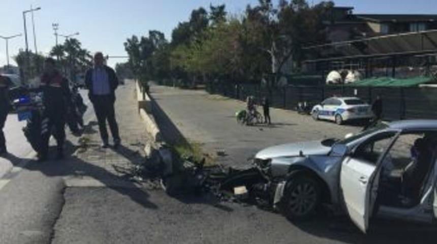 &rsquo;dur&rsquo; İhtarına Uymayıp Ka&ccedil;an S&uuml;r&uuml;c&uuml; Kaza Yaptı