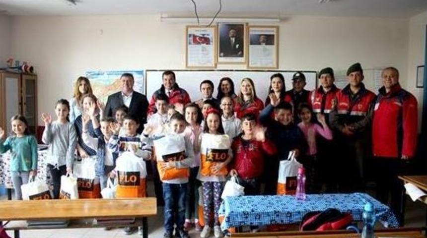 T&uuml;rk Kızılayı&rsquo;ndan &Ouml;ğrencilere Yardım