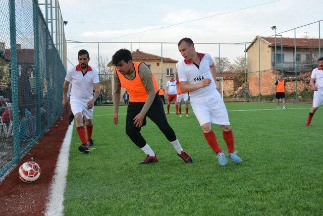 Bardakçı Mahallesi’nde Halı Saha Hizmete Girdi