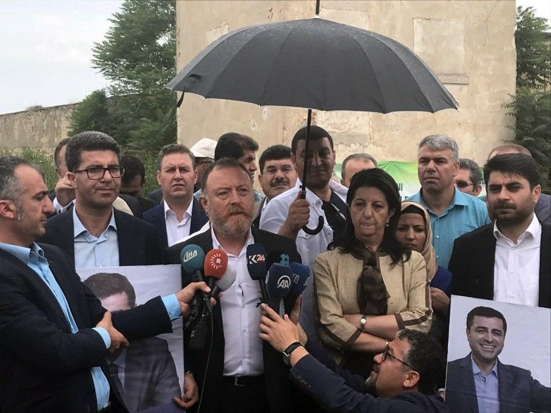 Hdp Eş Başkanlarına Edirne&rsquo;de B&uuml;y&uuml;k Şok, 5 Kilometre Yaklaştırılmadılar