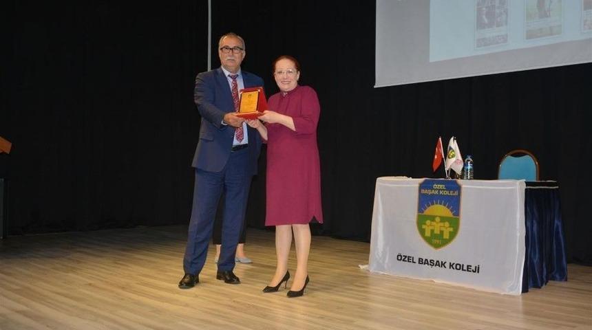 G&uuml;nt&uuml;rk&ccedil;&uuml;, Başak Koleji&rsquo;nde S&ouml;yleşiye Katıldı