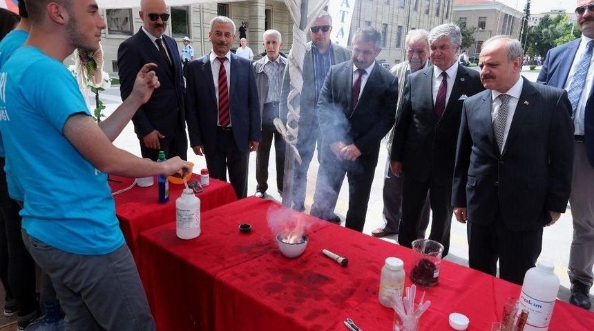 Vali Çakacak, 16’ncısı Gerçekleştirilen Bilim Proje Fuarı’nı Gezdi