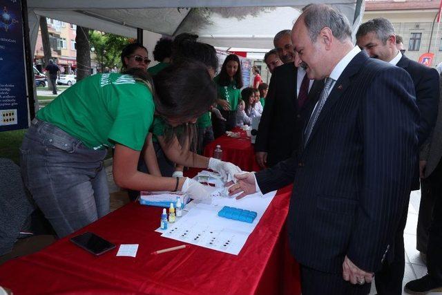 Vali Çakacak, 16’ncısı Gerçekleştirilen Bilim Proje Fuarı’nı Gezdi