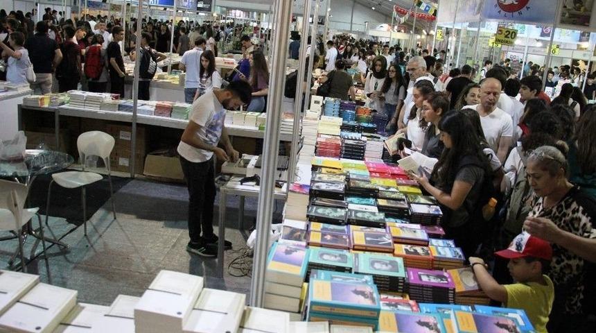 Aydın’da Kitap İzdihamı
